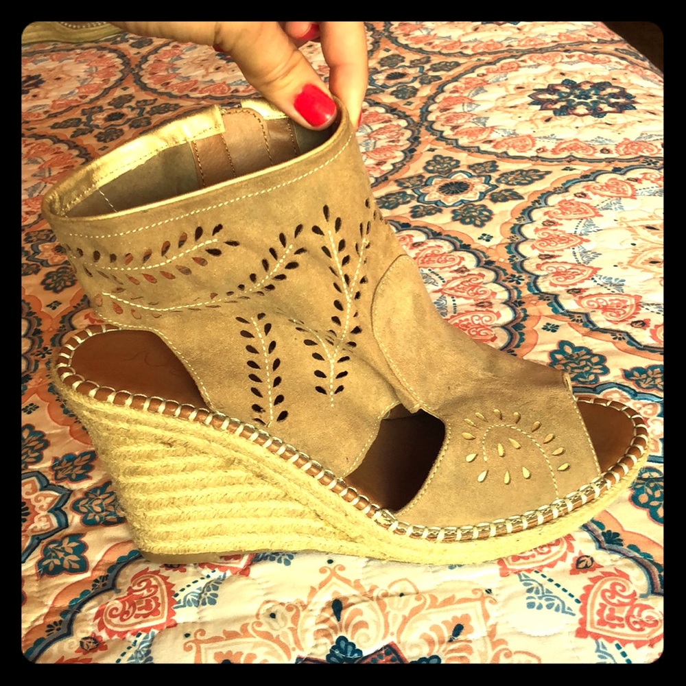 Sugar brand wedges never worn! Suede material